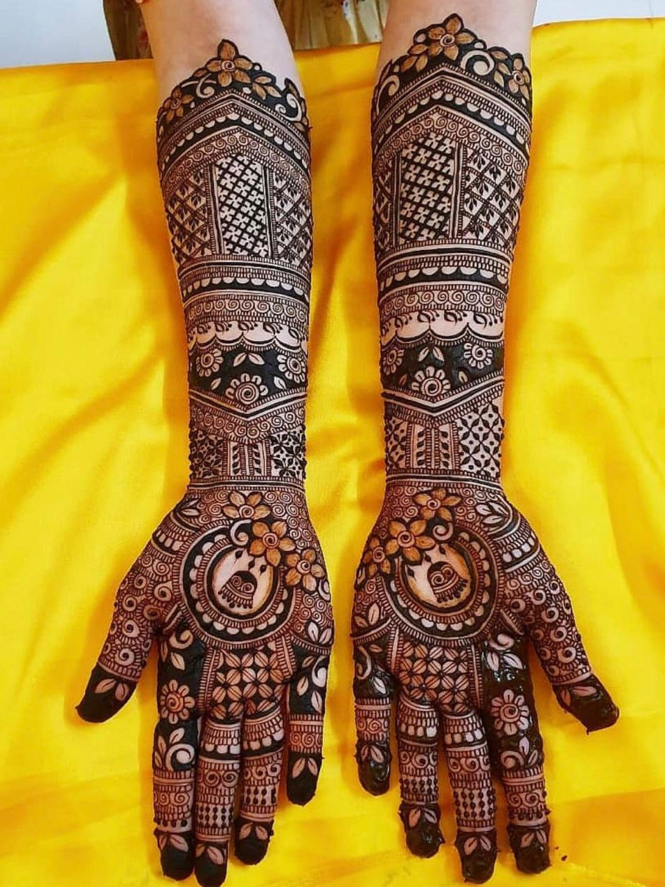 Best Mehndi Designs For Sister Of The Bride/Groom | WeddingBazaar